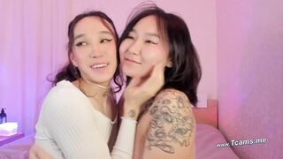 Asian Babe Loves Playing Ts' Asshole In Bed