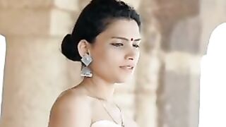 Reshmi_Nair_Exclusive_outdoor_tourist_place_strip_480p_Desivdo